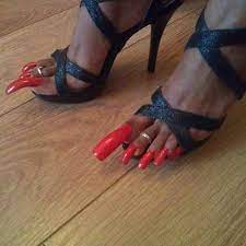 Para completar la tarea de mejorar los pies, sigue estos consejos de forma permanentes 17 Imagenes Horribles Pies Feos Estilo De Zapatos Fotos De Monos Graciosos
