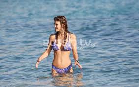 Την νεαρή ηθοποιό θα τη. Renos Rwtas Klelia Andriolatoy Erwteymenoi Sthn Mykono Gossip Tv Gr