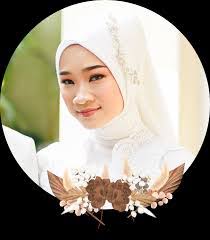 Rosa Hakim's Instagram, Twitter & Facebook