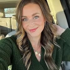 Lisa Ricchio's Instagram, Twitter & Facebook