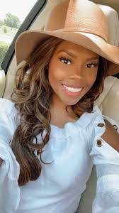 Kendra Lang's Instagram, Twitter & Facebook