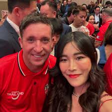 ❤️‍🔥Battle of the Reds : Legendary footballers of Liverpool & Manchester  United is here in Bangkok for a football match this Saturday at National  Stadium. Had such a good intimate private session
