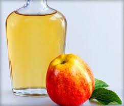 خل التفاح اسهل علاج للعروق الزرقاء بالساقين Apple Cider Benefits Apple Health Benefits Apple Cider Vinegar For Hair