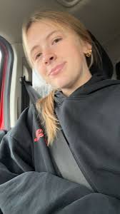 felicity (@felicity.hahn)