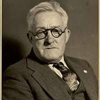 Alfred Hess mit Pfeife