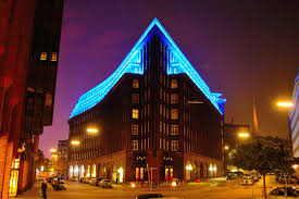 Book your tickets online for chilehaus, hamburg: Hamburger Chilehaus Wahrend Des Blue Ports Foto Bild Architektur Architektur Bei Nacht Hamburg Bei Nacht Bilder Auf Fotocommunity