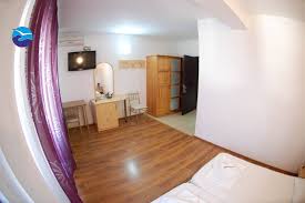 Situat in centrul statiunii eforie nord, la 5 minute de plaja, hotel veronica va pune la dispozitie camere duble, apartamente cu doua camere si un apartament de lux pe langa acestea, terasa acoperita si salonul unde se poate lua masa intregesc serviciile si. Hotel Veronica Eforie Nord