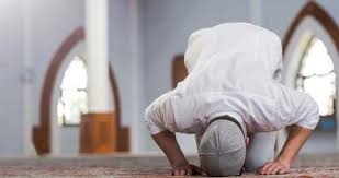 .kılmak isteyen ancak namazla ilgili yeterince bilgisi olmayanlar için işte yatsı namazı kaç rekat sorusunun cevabı. Ogle Namazi Nasil Kilinir Kac Rekattir Diyanet 13 Kasim Cuma