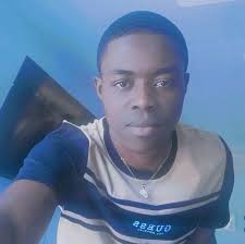 Sa a se Gato yon ti gason ki fèt nan peyi Azerbaïdjan ki rele Tuncay ki t  ap fete 9e anivèsè l. Tuncay mande paran l pou mete foto Donald Guerrier nan