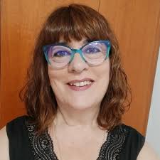 Las cosas bellas se comparten... Soledad de invierno En mi universo soy  árbol sin hojas en la soledad de este frio invierno, mis ramas abrazan los  cielos grises con el anhelo de