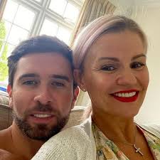 Kerry katona fined £500 for failing to send child to school. Kerry Katona Is Getting Married In Las Vegas Manchester Evening News