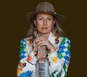 Amber Kenny + Josh Beveridge – Up Close & Personal in Qirkz Cafe