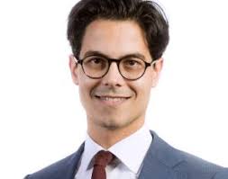 Dubbel zoveel vellen als in een burgerpaspoort en zijn partner krijgt er ook zo'n eentje erbij. Kandidaat Tweede Kamerlid Rob Jetten In Wijchen D66 Wijchen