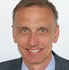 From 3D light to 3D electron microscopy: