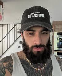 ZAYN looks so hot in new selfie! 👏🕺📸🤩🔥👑🖤 Zayn