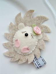 Suni Rozsaval Nyari Kituzo Valoczi Felt Crafts Felt Ornaments Felt Diy
