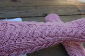Besides giving the legwarmers a bit of contrast in the stitchwork, the ribbing this is a fairly easy project, you need to know how to knit and purl as well as use circular knitting needles again! Ballet Leg Warmers Knittybutton