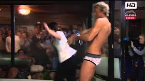 Han hadde fri teknikk som sin spesialitet. Val Di Fiemme 2013 Tanga Petter Northug Pushes Journalist Youtube