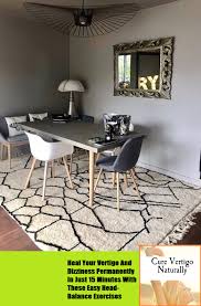 De Retour A Lyon Chez Valerie Qui A Fait Le Choix De Placer Son Tapis Beni Ouarain Graphique Sous La Table A Manger Et Cela Fait Son Vertigo Advice Verti