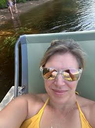 I ended up with 4 cakes over the weekend! 😂 Everyone knows I love cake! 🎂  Thank you Dianne Langdon for this delicious treat! 💗