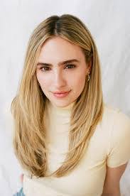 Corinne Gagnon's Instagram, Twitter & Facebook