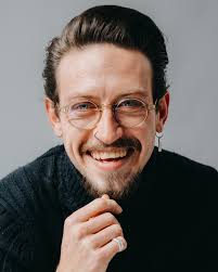 Hello people. I Thought it would only be correct to introduce myself  properly. My name is Thomas Gray, most people call me Tom or Gray and I'm  29 years old. I started