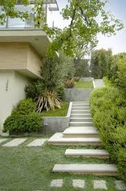 Sideyard Slope Design Abschussiger Garten Moderne Landschaftsgestaltung Gartendesign Ideen