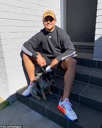 Mitchell's injury occurred when teammate jaxson paulo landed on him in a tackle and forced his left leg back, putting enormous strain on the hamstring. Corey Allan Opens Up On The Text Messages Latrell Mitchell Sends Him After Each Game Readsector