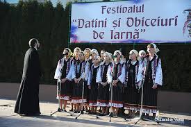 Craciunul, anul nou, mos nicolae, colinde, urari de sarbatori, pomul de craciun, revelionul. Obiceiuri De Anul Nou Capra Jienii Ursul PluguÈ™orul Ziarul De Vaslui