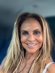 Lynn Brisson's Instagram, Twitter & Facebook