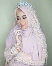 Pernikahan adat sunda dengan sentuhan hijau owlsome 154 of 272 hijab dengan riasan make up adat sunda memang manis banget yahh reposting wadahpengantin inspiration from elysabeth wijaya make up sunda siger hijab full tutorial makeup wedding sunda siger muslim 2018 terupdate barbie look. 35 Ide Rias Pengantin Hijab Syari Modern Aneka Rias