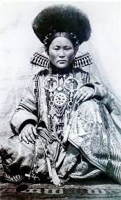 25 Vintage Women S Fashion 1940s Fashion And Style Trends Vintagetopia Shaman Culture World Cultures