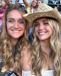 Hey guys! My name is Ansley and I am a 20 yr old student at the U. I love  hot yoga/working out, music, meeting new people, and I currently work at the