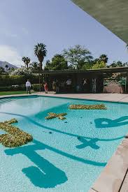 Mid Century Modern Palm Springs Wedding Jett Ryan Pool Hochzeit Palm Springs Hochzeit