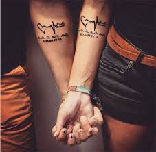 Tatuagens Para Casal 60 Tattoos Lindas Para Celebrar O Amor Tatuagem Casal Tatuagem De Casal Frases Tatuagens Combinando De Casais