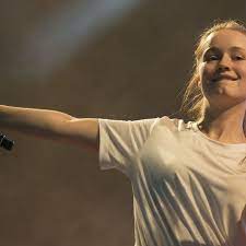 She has a brother tellef, a musician, and a sister, johanna. Sigrid At 3arena Dublin Everything You Need To Know