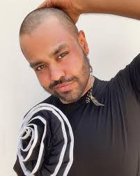 Cesar Espinoza's Instagram, Twitter & Facebook