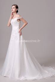 Elle est aussi la tendance de cette saison. Robe De Mariee Dentelle Bretelles Fines