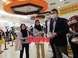 Already stop shopping at daiso, except buying their eyelash glue and paddle hairbrush. Mr Diy Edar 3 5 Juta Penutup Hidung Dan Mulut Percuma Kepada Pelanggan Yang Datang Ke Kedainya Utusan Borneo Online