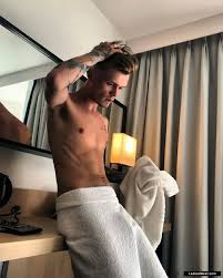 Chariezared bares it all for her fans