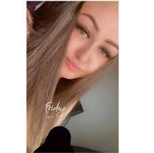 Courtney Laurent's Instagram, Twitter & Facebook