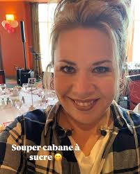 🎷 Laissez-vous envoûter par Marie-Josée Larocque! 🎶 Notre talentueuse  saxophoniste vous propose un spectacle instrumental inoubliable, rempli de  mélodies populaires qui raviveront vos plus beaux souvenirs. Que ce soit  pour une ambiance