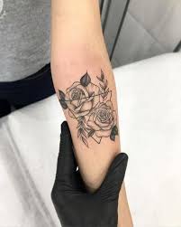 Geometric Floral Tattoo With Triangles And Roses Girltattoos Cute Girl Tattoos Cute Tattoos Tattoos For Women Half Sleeve