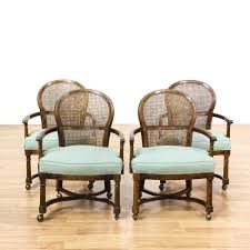 This Set Of 4 Dining Chairs Are Featured In A Solid Wood With A Glossy Dark Walnut Finish These Chairs Have Cur Vintage Furniture Vintage Chairs Dining Chairs