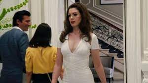 Il s'agit également d'un film ou d'une émission télévisée téléchargé via un site web comme on lineistribution, itunes. La Robe Blanche De Josephine Chesterfield Anne Hathaway Dans Le Coup Du Siecle Spotern