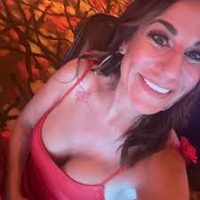 Traci Donnell's Instagram, Twitter & Facebook