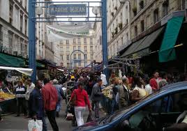 Château rouge metroojaam on vaid üks imepärastest kohtadest paris's. The African Market At Chateau Rouge Aida