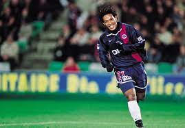Ronaldinho takes part in psg's training session. Dugout 17 Years Ago Psg Paris Saint Germain Facebook