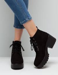 Los botines son un básico imprescindible que se adapta a todo lo que tengas en la agenda. 36 Ideas De Botines De Plataforma Zapatos Botines Zapatos De Tacones Zapatos De Tacon Lindos