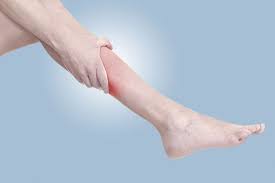 Cómo aliviar el dolor de piernas y prevenirlo - Colchón Exprés